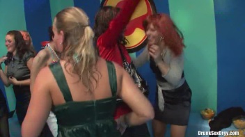 Bikini Beach Balls Part 3 - Cam 1 Screencap 14 on www.sinx.com