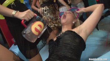 Bikini Beach Balls Part 3 - Cam 1 Screencap 16 on www.sinx.com