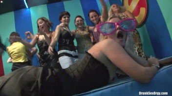 Bikini Beach Balls Part 3 - Cam 1 Screencap 4 on www.sinx.com