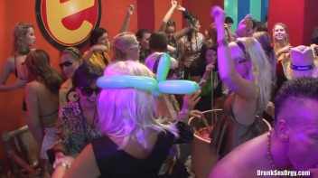 Bikini Beach Balls Part 3 - Cam 1 Screencap 67 on www.sinx.com