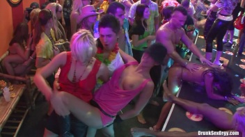 Bikini Beach Balls Part 3 - Cam 1 Screencap 81 on www.sinx.com