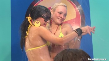 Bikini Beach Balls Part 4 - Cam 4 Screencap 63 on www.sinx.com