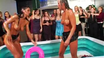 Christina Lee vs. Sarah Cross In The Mud Screencap 85 on www.sinx.com