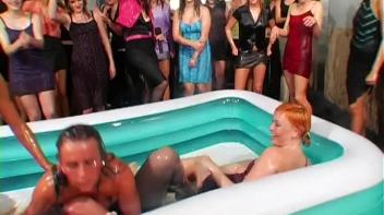 Christina Lee vs. Sarah Cross In The Mud Screencap 91 on www.sinx.com