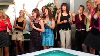 Christina Lee vs. Sarah Cross In The Mud Screencap 1 on www.sinx.com