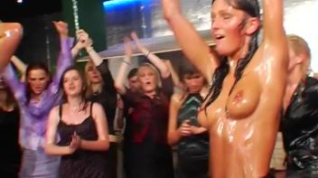 Christina Lee vs. Sarah Cross In The Mud Screencap 101 on www.sinx.com