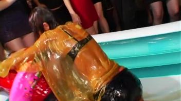 Christina Lee vs. Sarah Cross In The Mud Screencap 11 on www.sinx.com