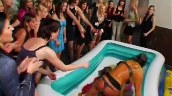 Christina Lee vs. Sarah Cross In The Mud Screencap 17 on www.sinx.com