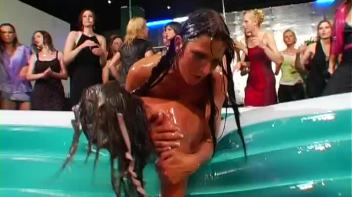 Christina Lee vs. Sarah Cross In The Mud Screencap 73 on www.sinx.com