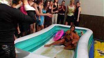 Christina Lee vs. Sarah Cross In The Mud Screencap 8 on www.sinx.com