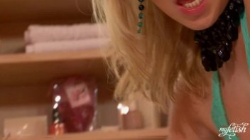 The Messy Massage Screencap 77 on www.sinx.com