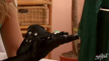 The Messy Massage Screencap 8 on www.sinx.com