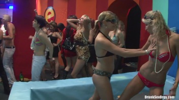 Bikini Beach Balls Part 5 - Cam 2 Screencap 93 on www.sinx.com