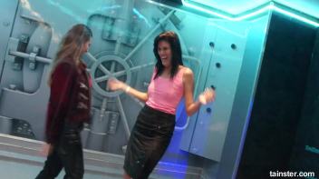Allwam babes sharing their wet fun Screencap 31 on www.sinx.com