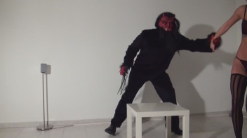 Durchgevögelt vom Krampus Screencap 1 on www.sinx.com