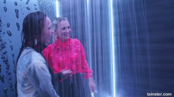 Elegant, Wet, And Living It Up! Screencap 86 on www.sinx.com