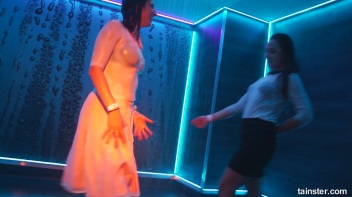 Elegant, Wet, And Living It Up! Screencap 18 on www.sinx.com