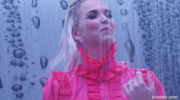Elegant, Wet, And Living It Up! Screencap 75 on www.sinx.com