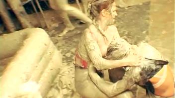 Underground Eurobabe Mud Club Screencap 1 on www.sinx.com