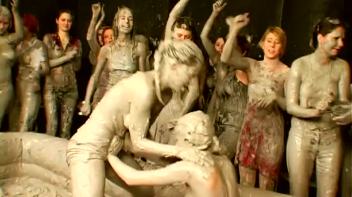 Underground Eurobabe Mud Club Screencap 12 on www.sinx.com