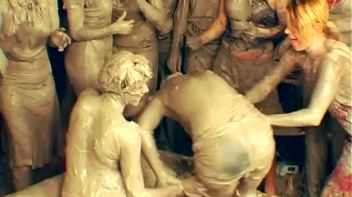 Underground Eurobabe Mud Club Screencap 14 on www.sinx.com