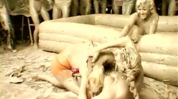 Underground Eurobabe Mud Club Screencap 17 on www.sinx.com