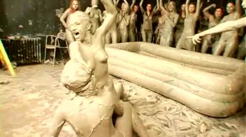 Underground Eurobabe Mud Club Screencap 19 on www.sinx.com