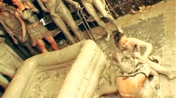 Underground Eurobabe Mud Club Screencap 2 on www.sinx.com