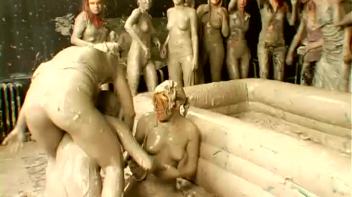 Underground Eurobabe Mud Club Screencap 20 on www.sinx.com