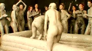 Underground Eurobabe Mud Club Screencap 21 on www.sinx.com