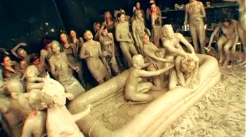 Underground Eurobabe Mud Club Screencap 25 on www.sinx.com