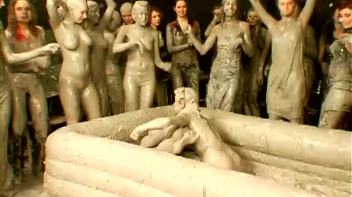 Underground Eurobabe Mud Club Screencap 27 on www.sinx.com