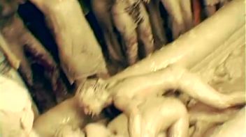 Underground Eurobabe Mud Club Screencap 28 on www.sinx.com