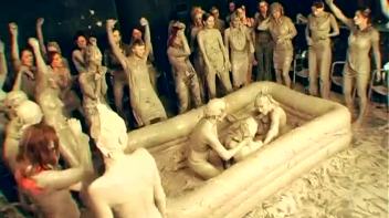 Underground Eurobabe Mud Club Screencap 29 on www.sinx.com