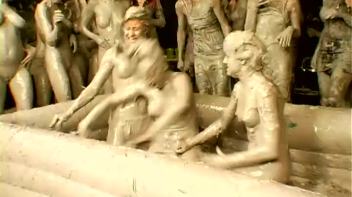 Underground Eurobabe Mud Club Screencap 32 on www.sinx.com