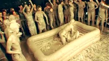 Underground Eurobabe Mud Club Screencap 34 on www.sinx.com