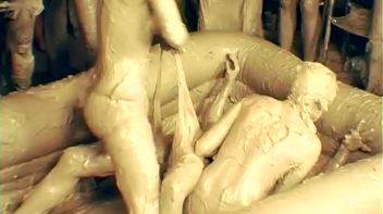 Underground Eurobabe Mud Club Screencap 35 on www.sinx.com