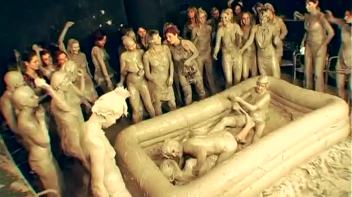 Underground Eurobabe Mud Club Screencap 37 on www.sinx.com