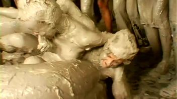 Underground Eurobabe Mud Club Screencap 41 on www.sinx.com