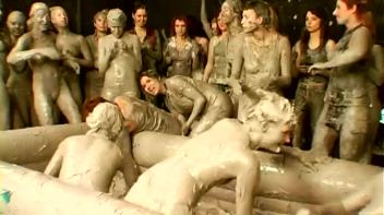 Underground Eurobabe Mud Club Screencap 42 on www.sinx.com