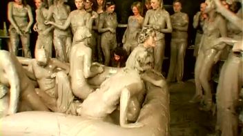 Underground Eurobabe Mud Club Screencap 49 on www.sinx.com