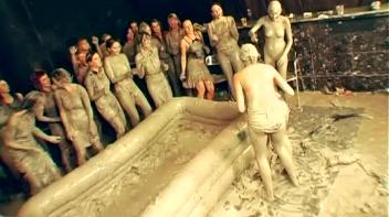 Underground Eurobabe Mud Club Screencap 5 on www.sinx.com