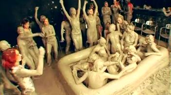 Underground Eurobabe Mud Club Screencap 50 on www.sinx.com