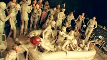 Underground Eurobabe Mud Club Screencap 54 on www.sinx.com