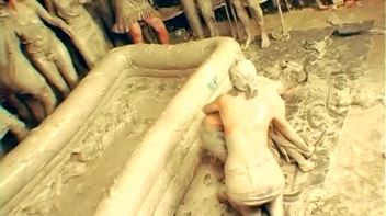 Underground Eurobabe Mud Club Screencap 6 on www.sinx.com