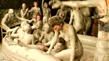 Underground Eurobabe Mud Club Screencap 60 on www.sinx.com