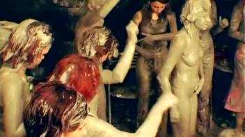 Underground Eurobabe Mud Club Screencap 67 on www.sinx.com