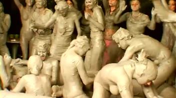 Underground Eurobabe Mud Club Screencap 72 on www.sinx.com