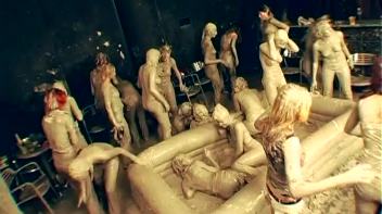 Underground Eurobabe Mud Club Screencap 76 on www.sinx.com