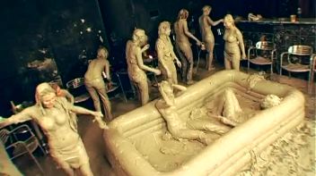 Underground Eurobabe Mud Club Screencap 78 on www.sinx.com